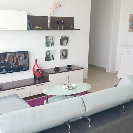 Charming In Riveira With Private Parking * Ribeira